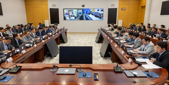 청와대 수석보좌관회의 개최