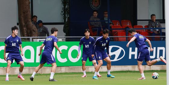 훈련하는 대한민국 축구대표팀 선수들