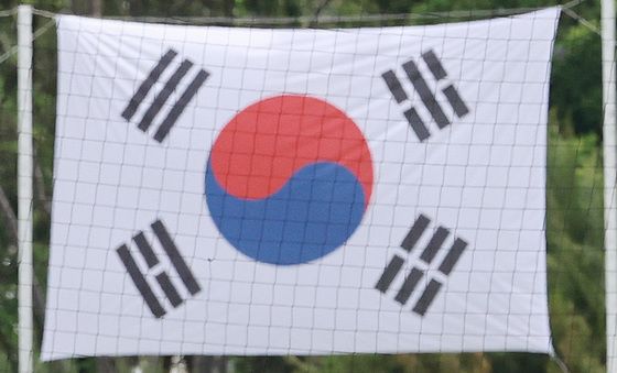 훈련 지켜보는 홍명보 감독