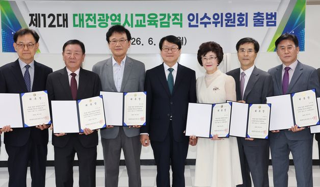 오석진 당선인 인수위원과 기념촬영