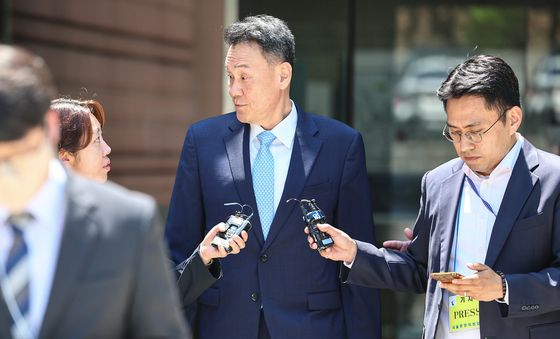 '내란 가담' 김명수 전 합참의장, 영장심사 마치고
