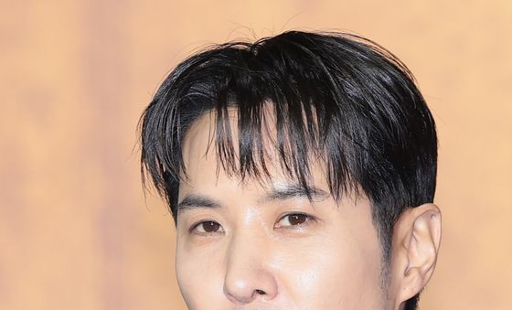 인사말 하는 김지석