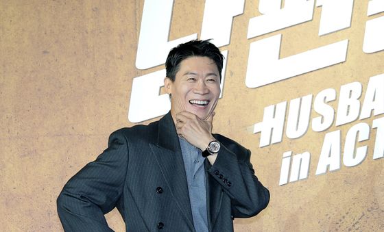 진선규, 유쾌한 미소