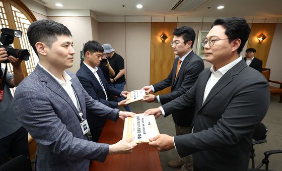 중앙선관위에 재선거 소청장 제출하는 개혁신당