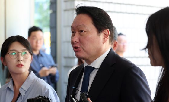 재산불할 파기환송심 2차 조정 기일 출석하는 최태원 회장