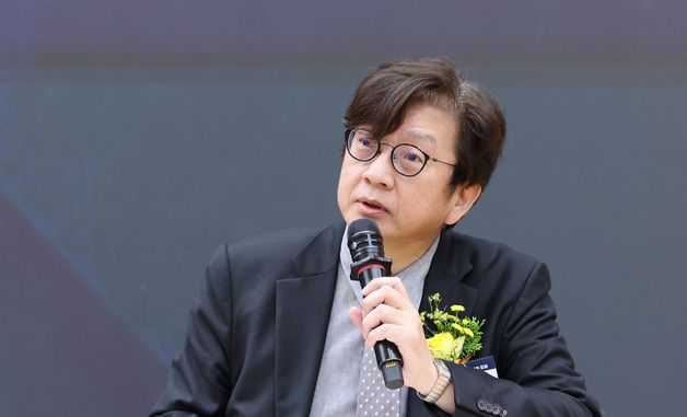 발언하는 이규호 교수