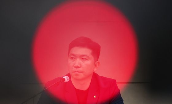 잠실 개표소 봉쇄 장기화에 체육단체 '초비상'