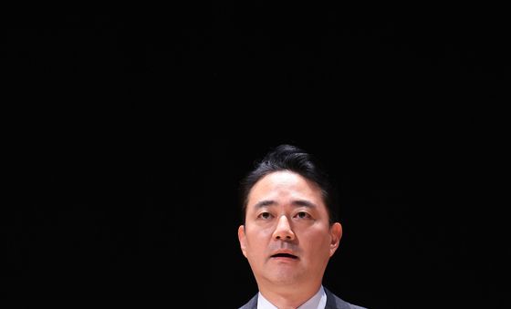 입장 발표하는 홍정도 중앙그룹 부회장