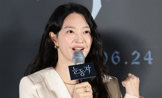 '눈동자' 신민아, 1인2역 시각장애 연기 도전