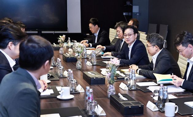 카타르 현지진출 기업 간담회 참석한 김정관 장관