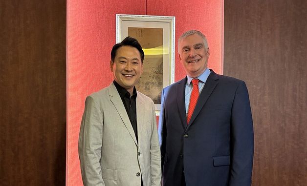 장동혁 대표, 플라이츠 미 우선 정책연구소 부소장과 기념 촬영
