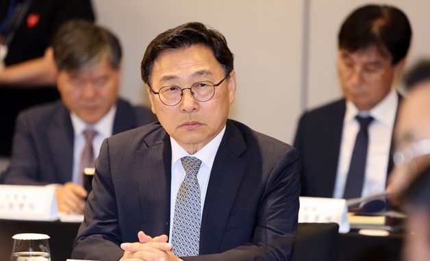당선인 간담회 참석한 정근식 서울시교육감