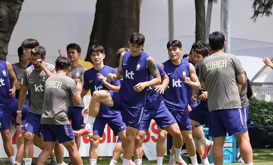 훈련하는 김민재