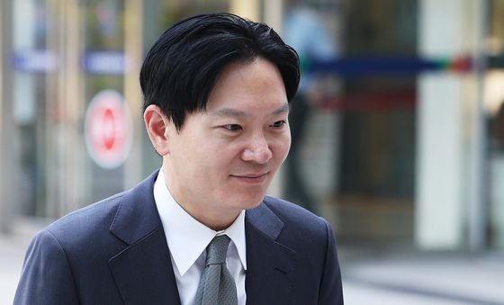 증인 출석하는 박상용 검사