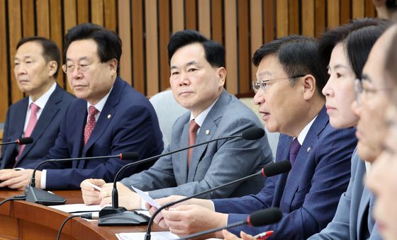 모두발언하는 정점식 원내대표