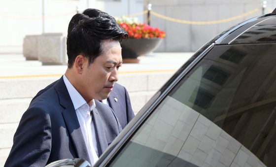 차량 탑승하는 장동혁 대표