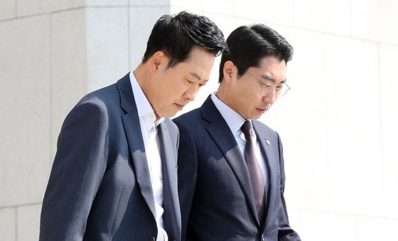 박준태 비서실장과 함께 이동하는 장동혁 대표