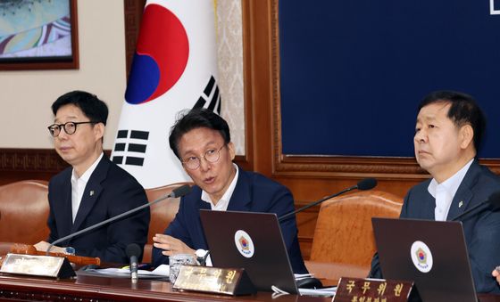 올림픽공원 시위대 발언하는 김민석 총리