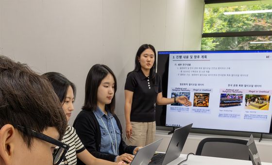 KT, 한국 문화 특화 AI 벤치마크 'KSAFE-MM' 공개