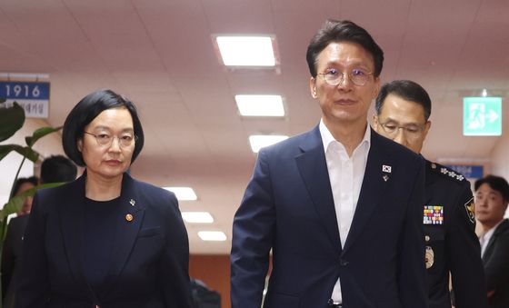 국무회의로 참석하는 김민석·한성숙·유재성