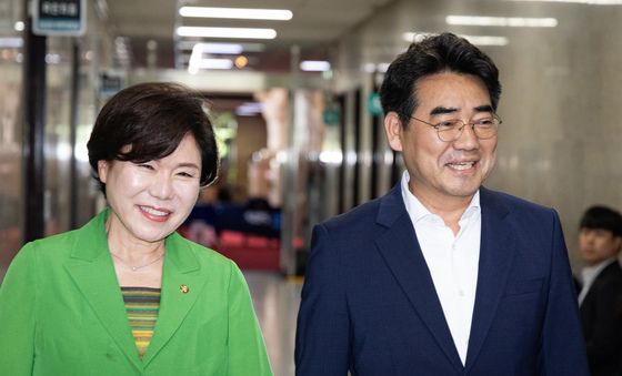정점식 원내대표 면담위해 이동하는 이성권·조은희 의원