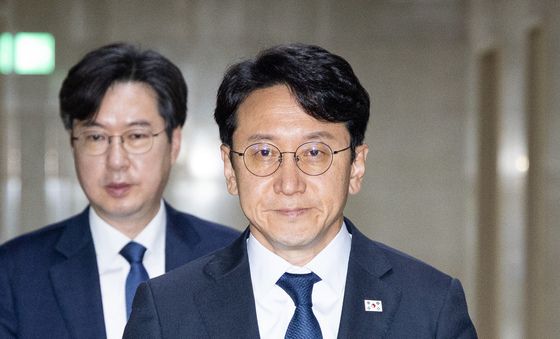 운영위원장실 들어서는 천준호 민주당 원내운영수석