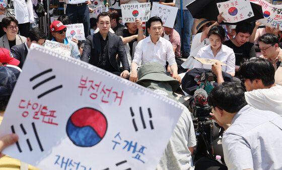 잠실개표소 앞 장동혁 대표
