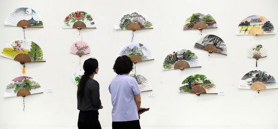 무더위 식혀주는 부채 전시회