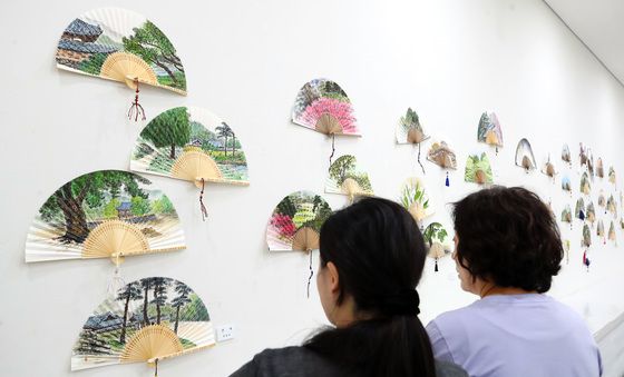 '시원한 바람 솔솔' 부채 전시회