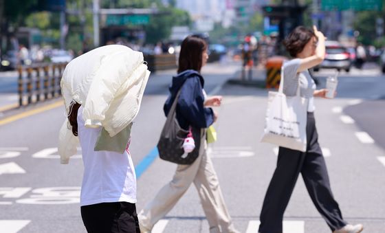 '햇빛 너무 강하네'
