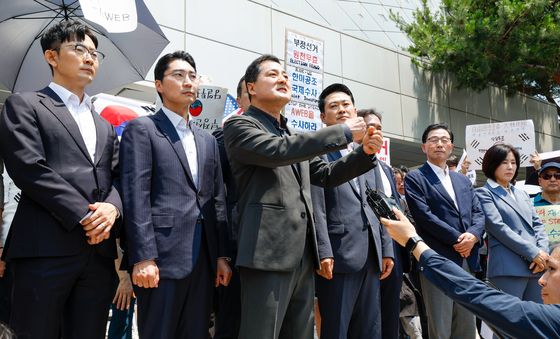 잠실 봉쇄 시위 현장 방문한 박대출 국민의힘 의원