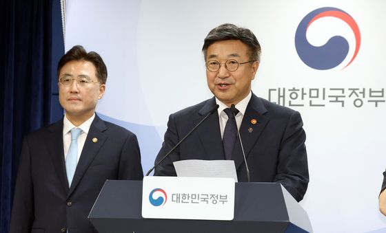 '합법적인 집회에 대해서는 법이 허용하는 범위 내에서 최대한 보장'