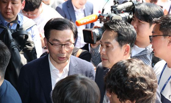 진입 막힌 장동혁 대표와 대한체육회 직원들