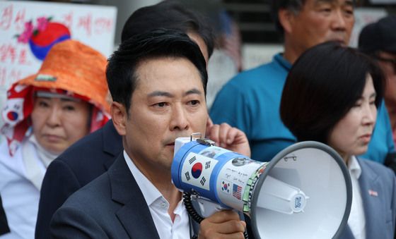 핸드볼경기장 진입 결정 알리는 장동혁 대표