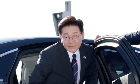 공항 도착하는 이재명 대통령