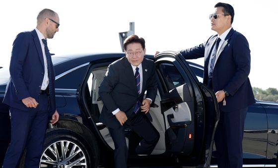 공항 도착하는 이재명 대통령