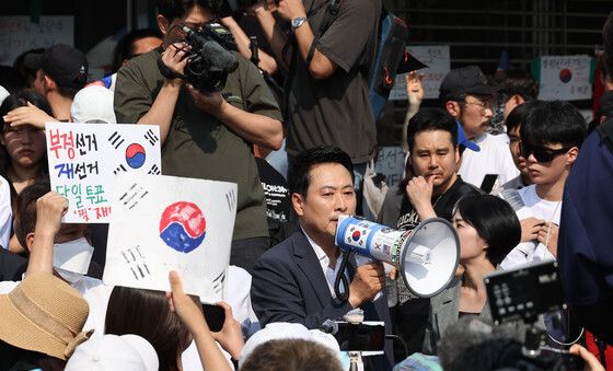 핸드볼경기장서 발언하는 장동혁 대표