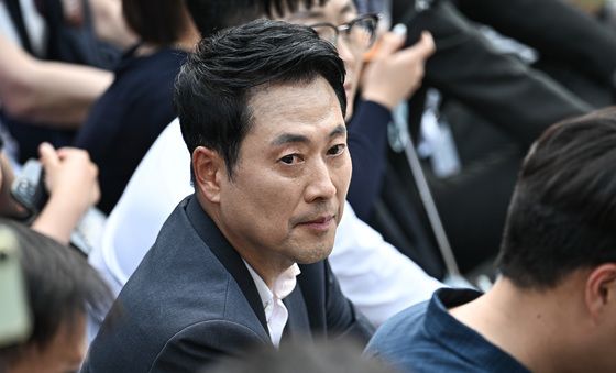 경기장 진입 기다리는 장동혁 대표