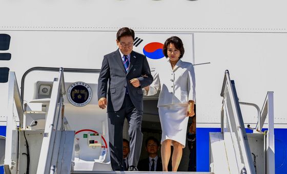 제네바 공항 도착한 이재명 대통령