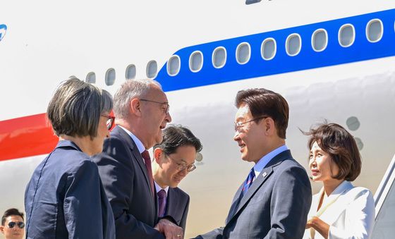 제네바 공항 도착한 이재명 대통령