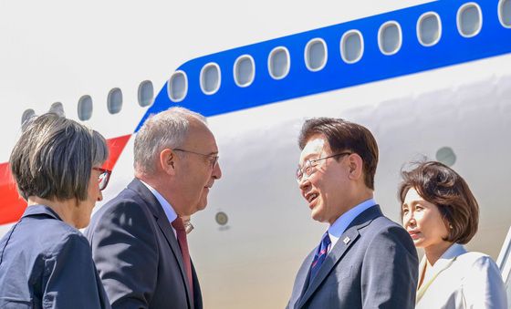 제네바 공항 도착한 이재명 대통령