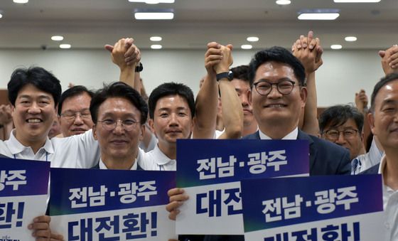 당선인 워크숍 참석한 김민석 총리·송영길 의원