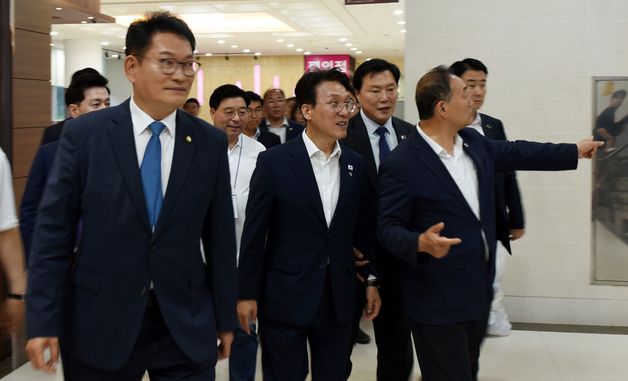 당선인 워크숍 참석하는 김민석 총리·송영길 의원