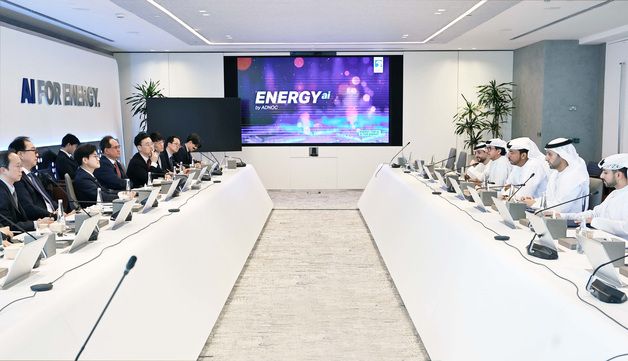 UAE 아부다비 국영석유회사 상류 부분 CEO와 면담하는 김정관 장관