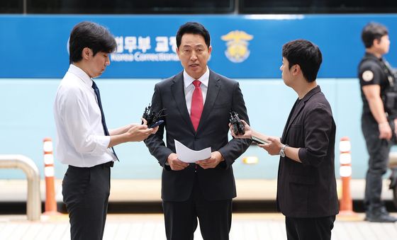 오세훈 서울시장, '여론조사비 대납' 결심 공판 출석