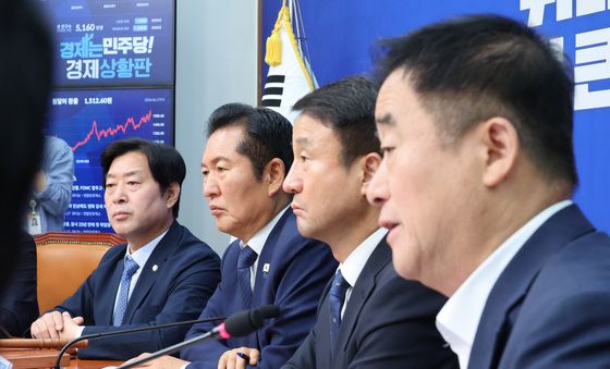 강득구 모두발언 듣는 정청래 대표