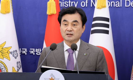 군사시설 규제개선 정책 발표하는 안규백 장관