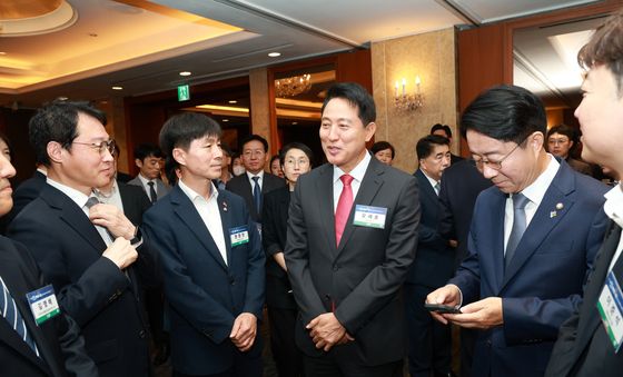 대화나누는 오세훈 시장