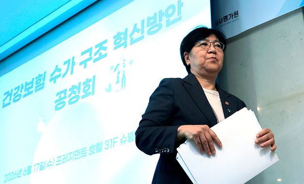 축사 마친 정은경 장관