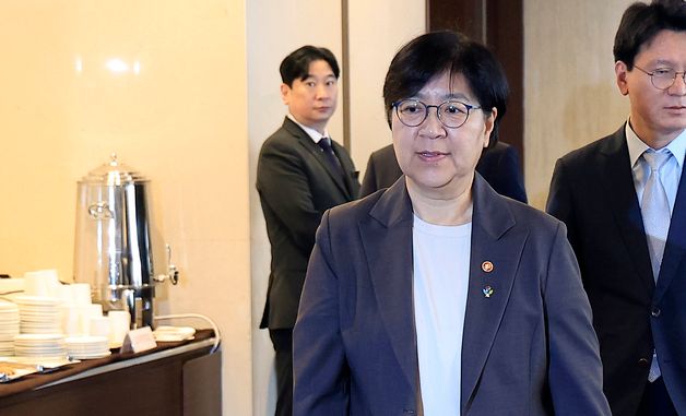 공청회 참석하는 정은경 장관